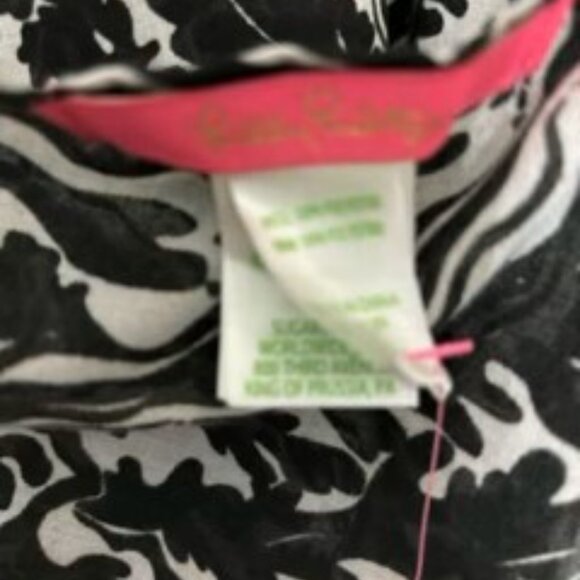 Lilly Pulitzer "Resort" scarf in "Onyx" color and "Reef Madness" pattern NWT - Picture 3 of 4